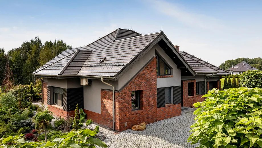 Dachówka ceramiczna Turmalin w kolorze antracytowym